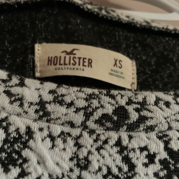 Hollister pullover long sleeved top - Picture 2 of 3